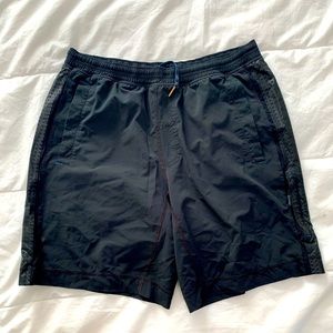 Lululemon Pace Breaker w/Unique Design black, blue, and textured on the sides